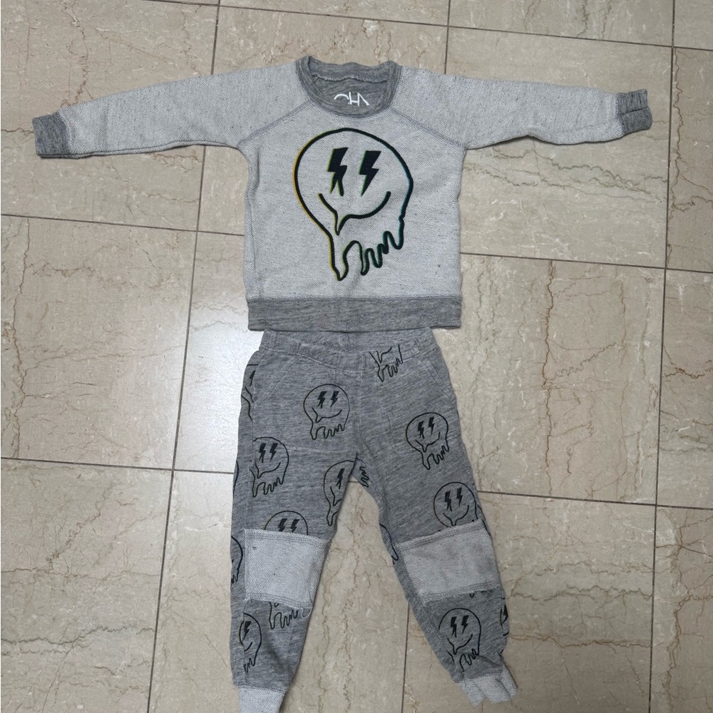 CHASER Gray Graphic Sweatshirt and Jogger Set